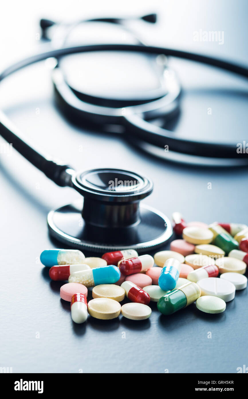 Stethoscope on black tablet hi-res stock photography and images - Alamy