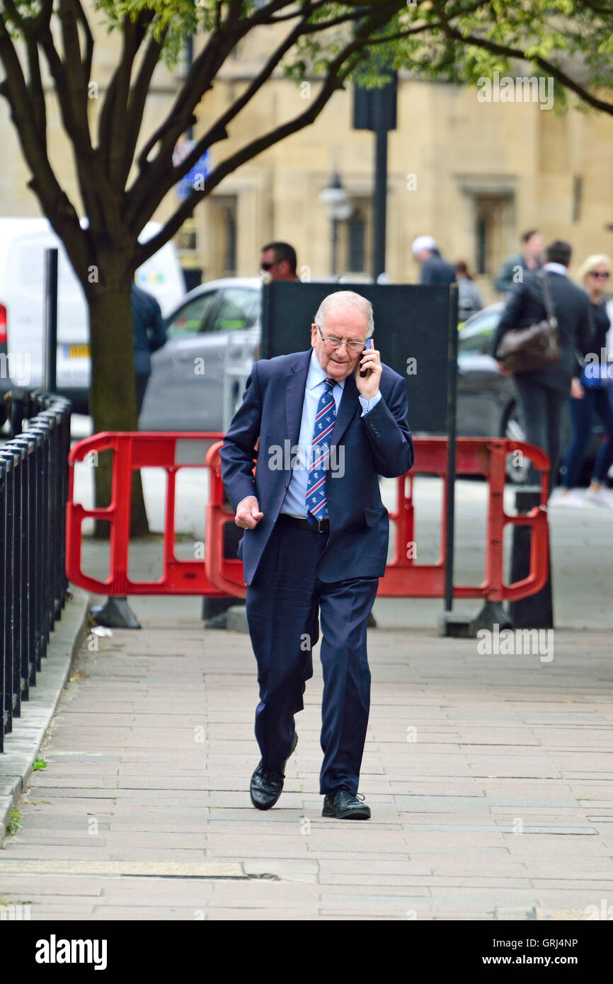 Sir Roger Gale MP (Conservative: North Thanet) on College Green, Westminster, June 2016 Stock Photo