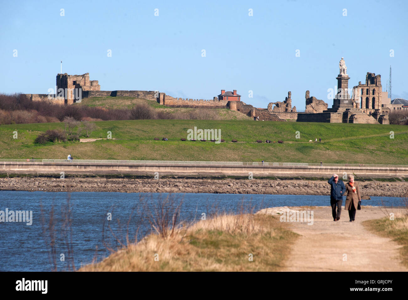 Collingwood monument and Tynemouth priory from South Shields Stock Photo