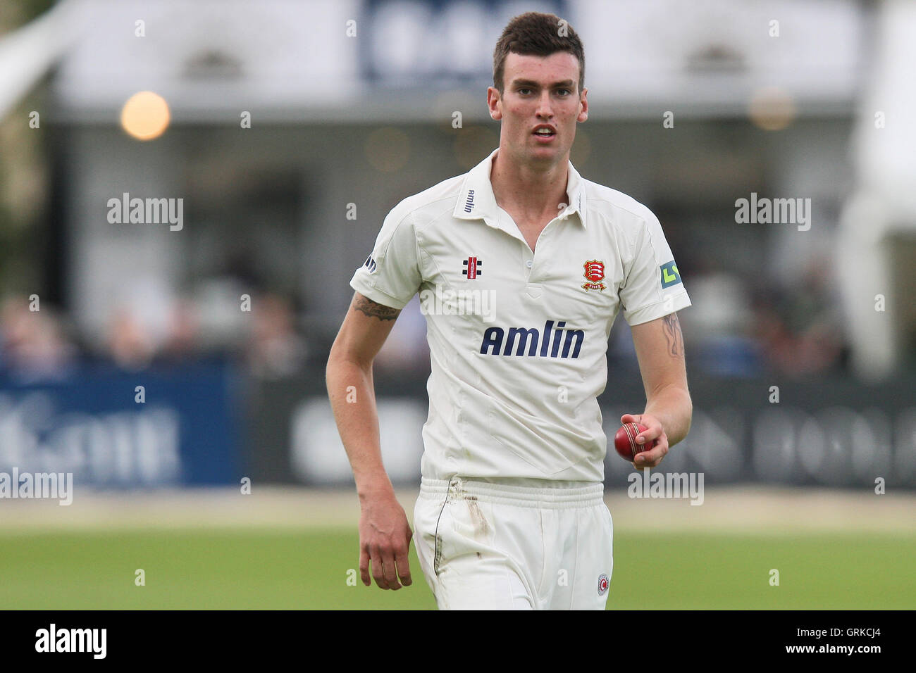 Reece Topley of Essex prepares to bowl - Gloucestershire CCC vs Essex CCC - LV County Championship Division Two Cricket at Cheltenham Cricket Club, Princes Street, Cheltenham - 11/07/12 Stock Photo