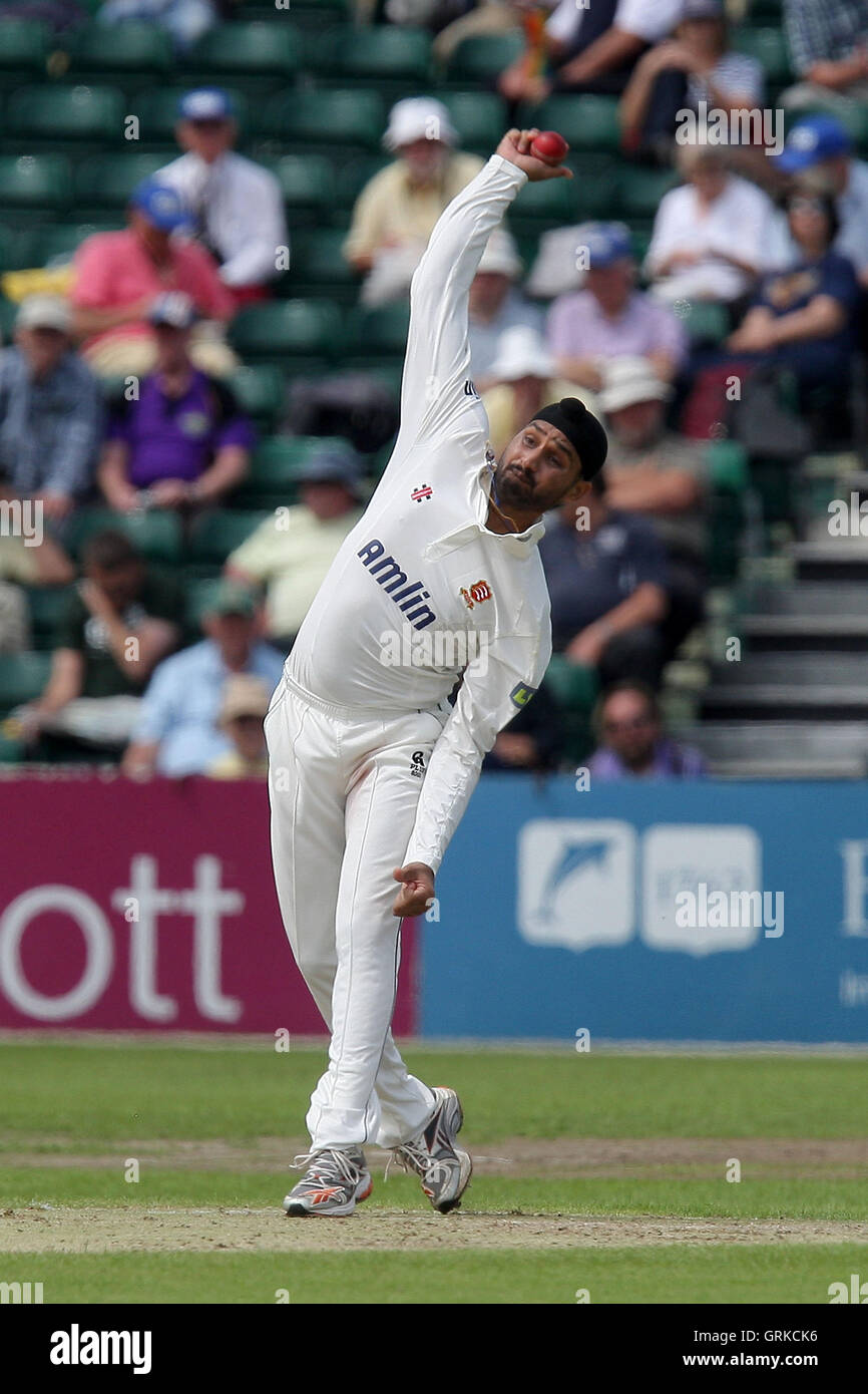 Harbhajan Singh in bowling action for Essex LV County Championship