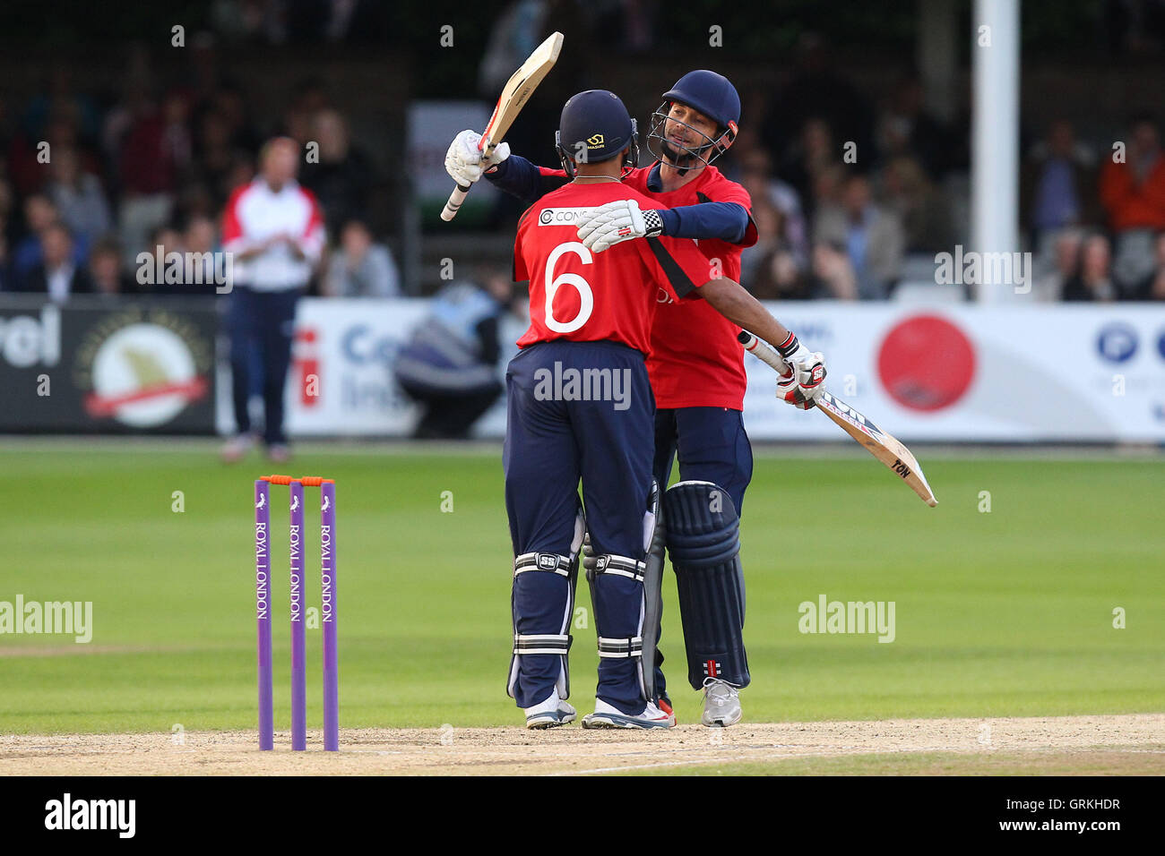 James Foster (R) of Essex congratulates Ravi Bopara on his c…