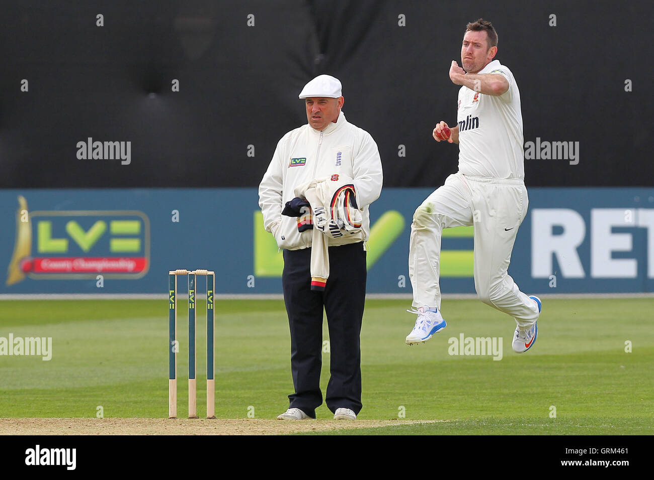 David Masters in bowling action for Essex - Essex CCC vs Hampshire CCC ...