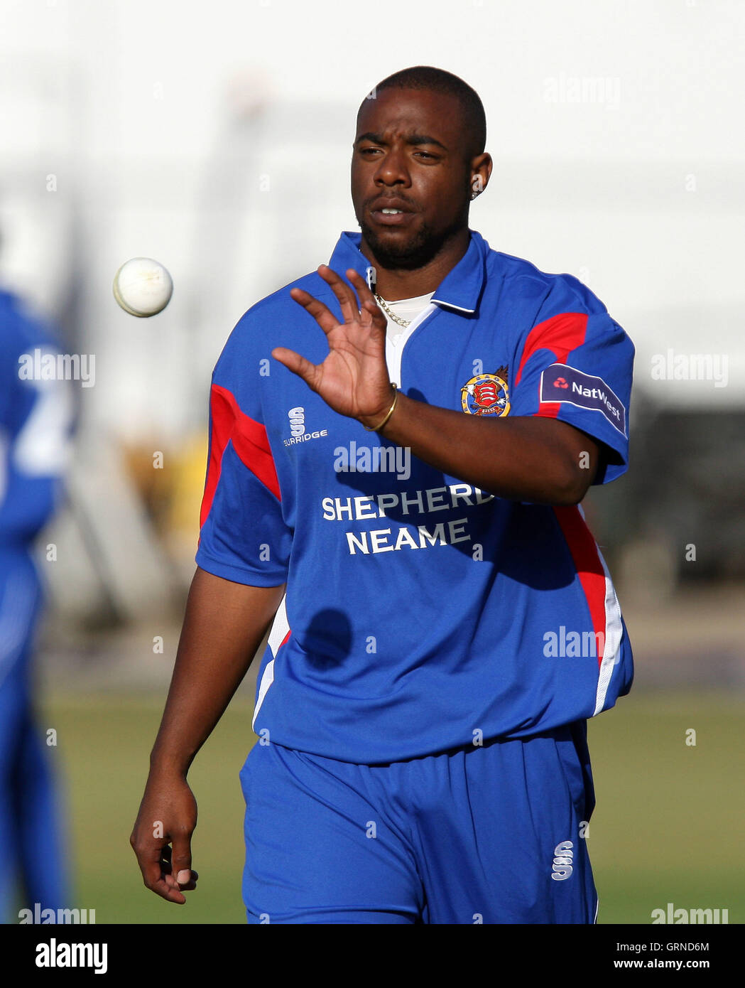 Mervyn Westfield prepares to bowl for Essex - Essex Eagles vs Hampshire Hawks - NatWest Pro 40 Division One Cricket at Ford County Ground, Chelmsford -  03/09/09 Stock Photo