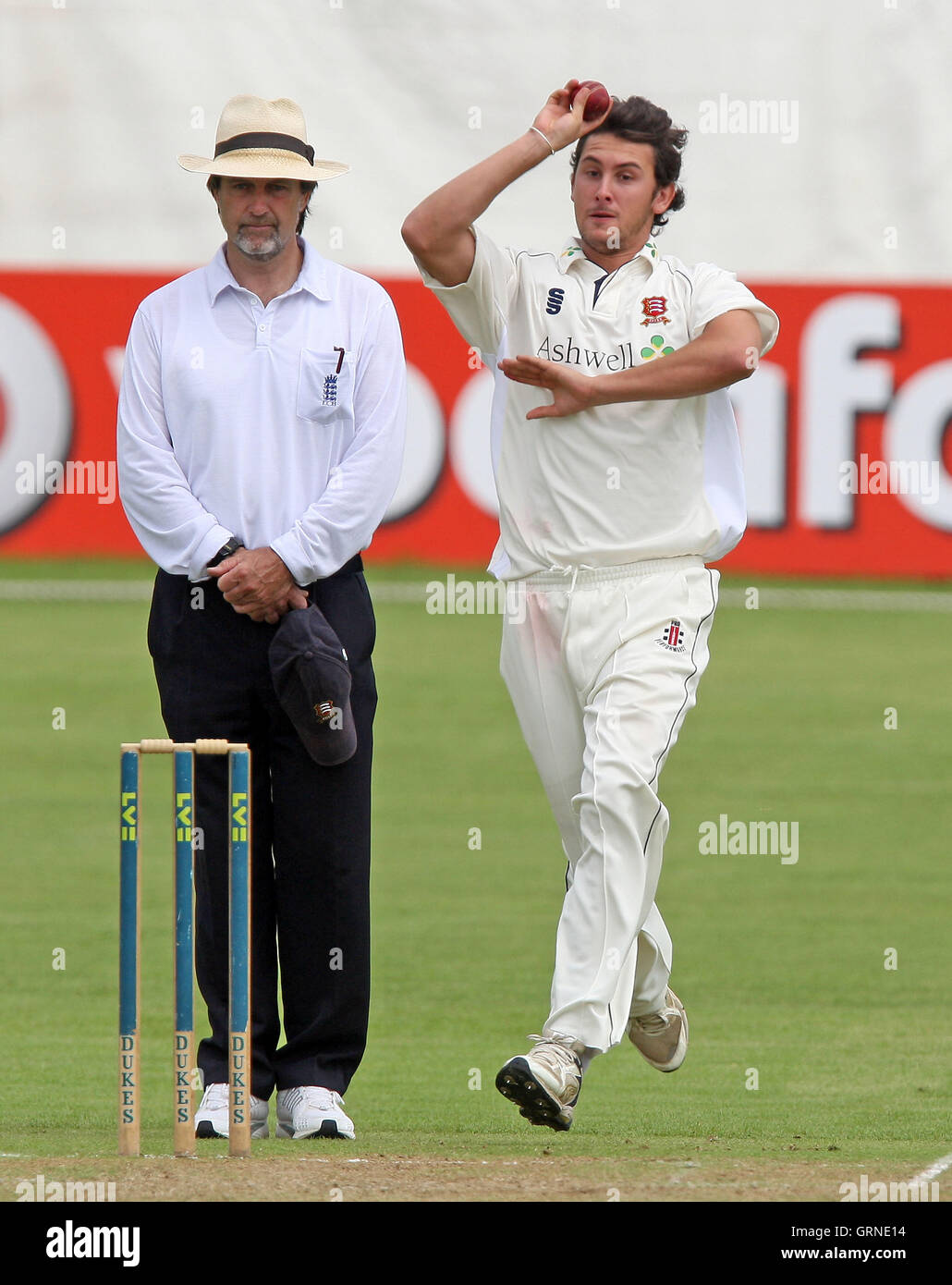 Alex Roberts of Essex CCC in bowling action - Essex CCC 2nd XI vs Lancashire CCC 2nd XI - Second XI Championship at Ford County Ground, Chelmsford - 10/06/08 Stock Photo