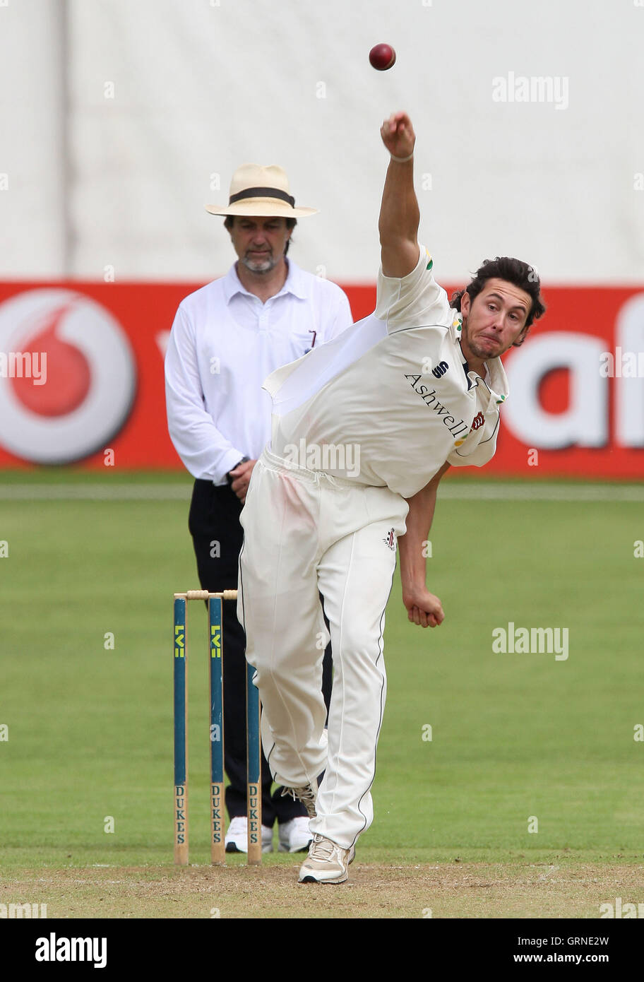 Alex Roberts of Essex CCC in bowling action - Essex CCC 2nd XI vs Lancashire CCC 2nd XI - Second XI Championship at Ford County Ground, Chelmsford - 10/06/08 Stock Photo