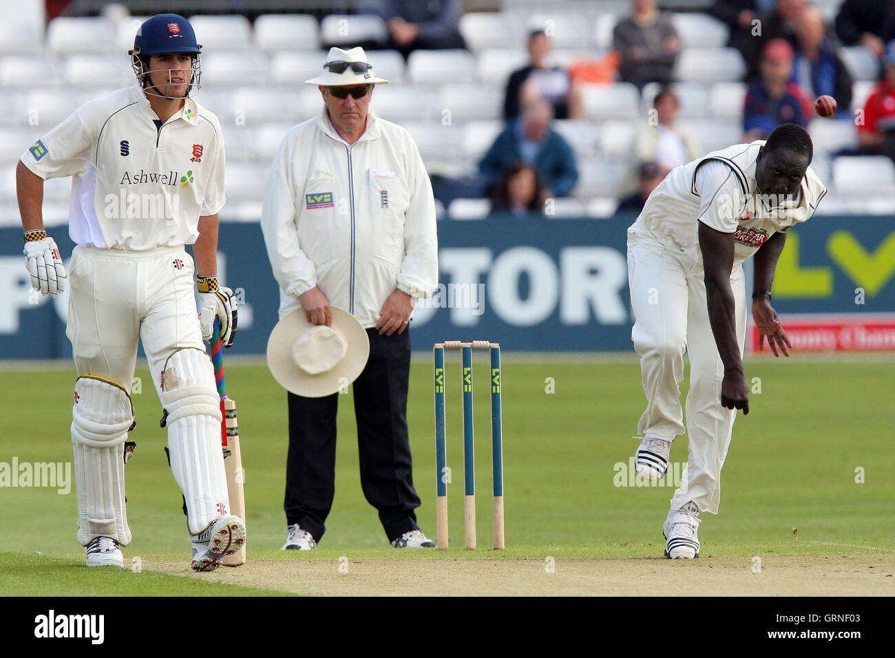 Rob Joseph bowls for Kent as Alastair Cook backs up - Essex CCC vs Kent ...