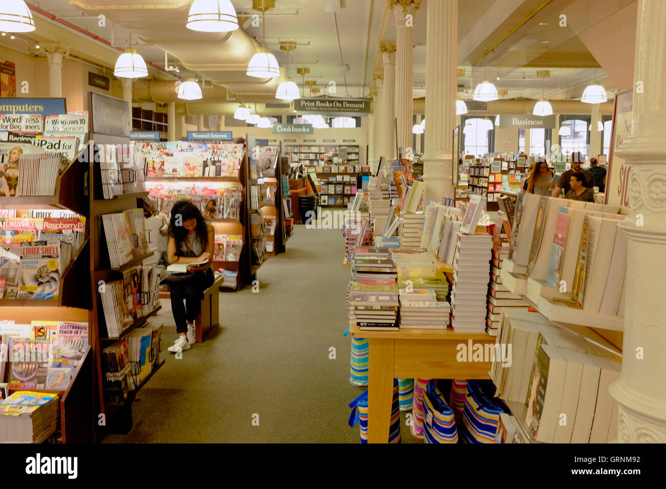 Noble booksellers union square nyc hi-res stock photography and images