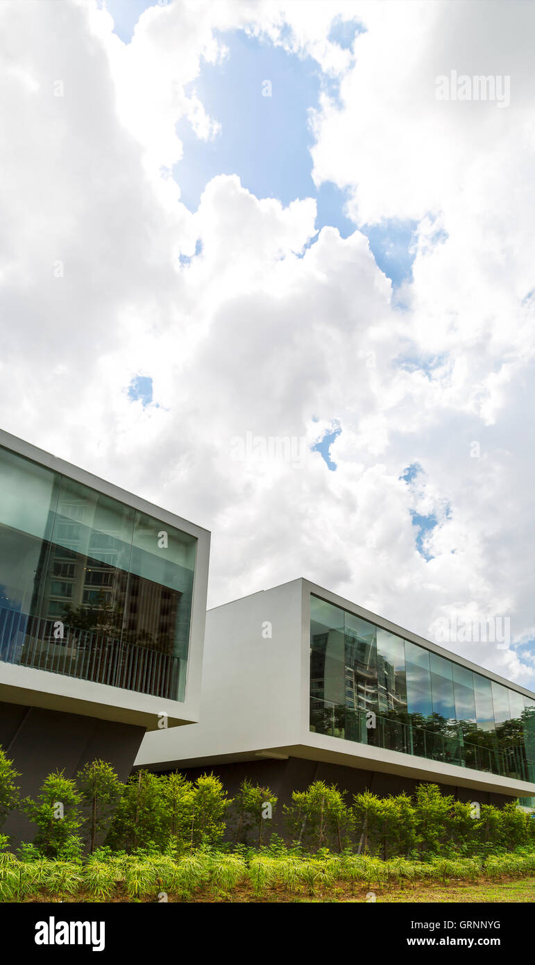 Modern villa exterior hi-res stock photography and images - Alamy