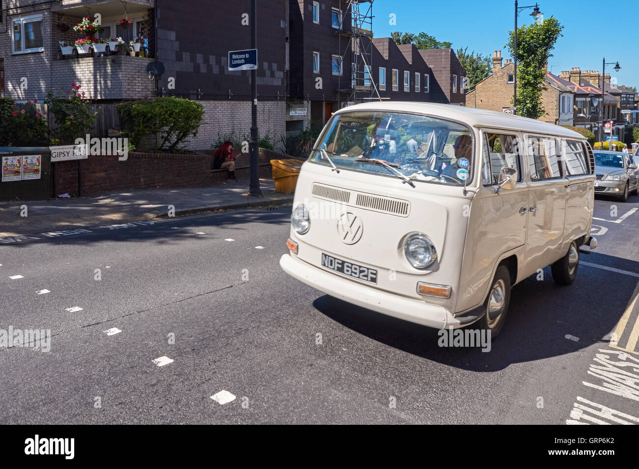 United moving van hi-res stock photography and images - Alamy