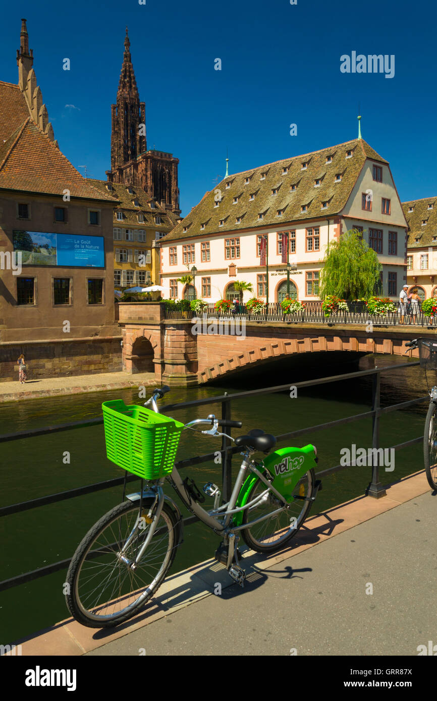 France, Bas Rhin (67), Strasbourg town, Ill river, Pont du corbeau