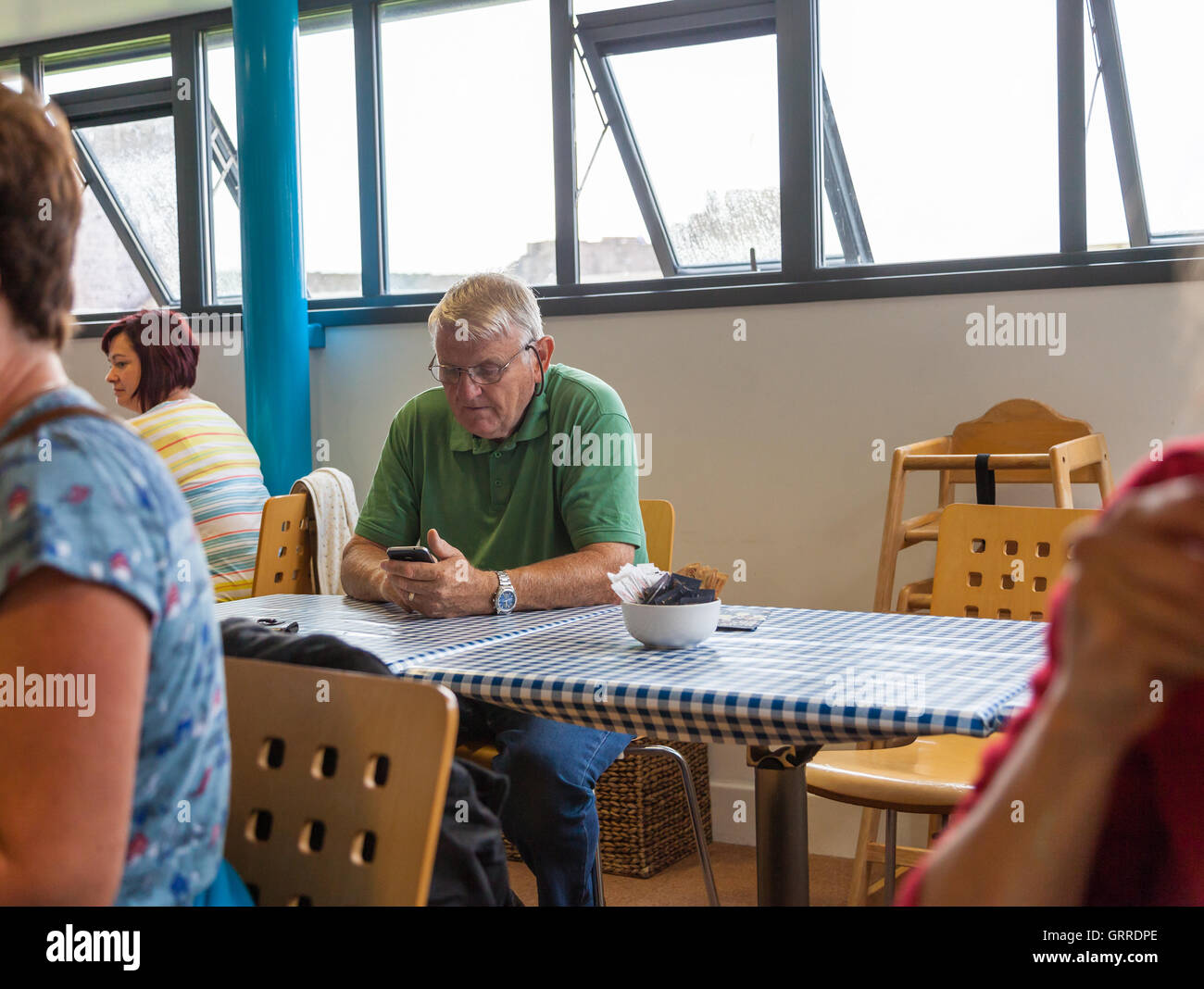 Old man using mobile hi-res stock photography and images - Alamy