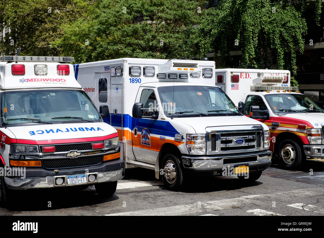 3 different ambulances wait at a set of Traffic Lights in New York Stock Photo Alamy
