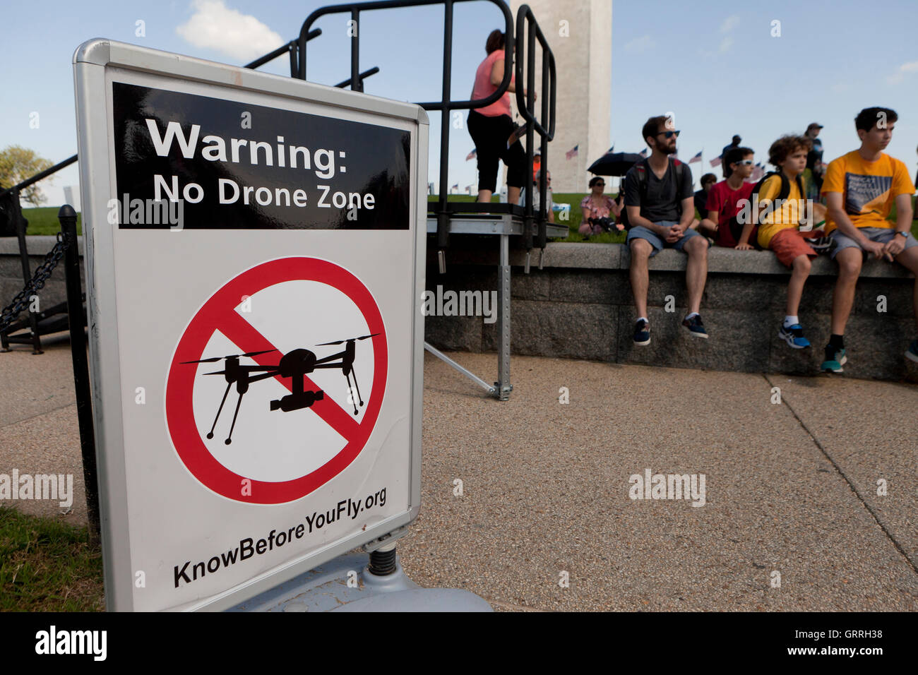 Где нельзя летать на квадрокоптере в россии. Квадрокоптер запрет. Беспилотная зона. Запрет полета квадрокоптера. Знак квадрокоптер запрещен.