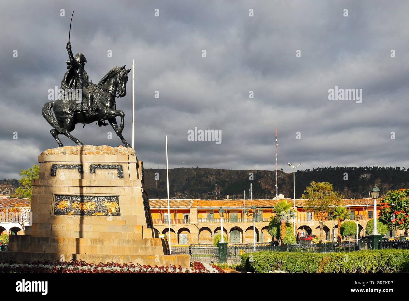 Monumento en honor al mariscal don Antonio José de Sucre, alrededor de la plaza principal de Ayacucho Stock Photo