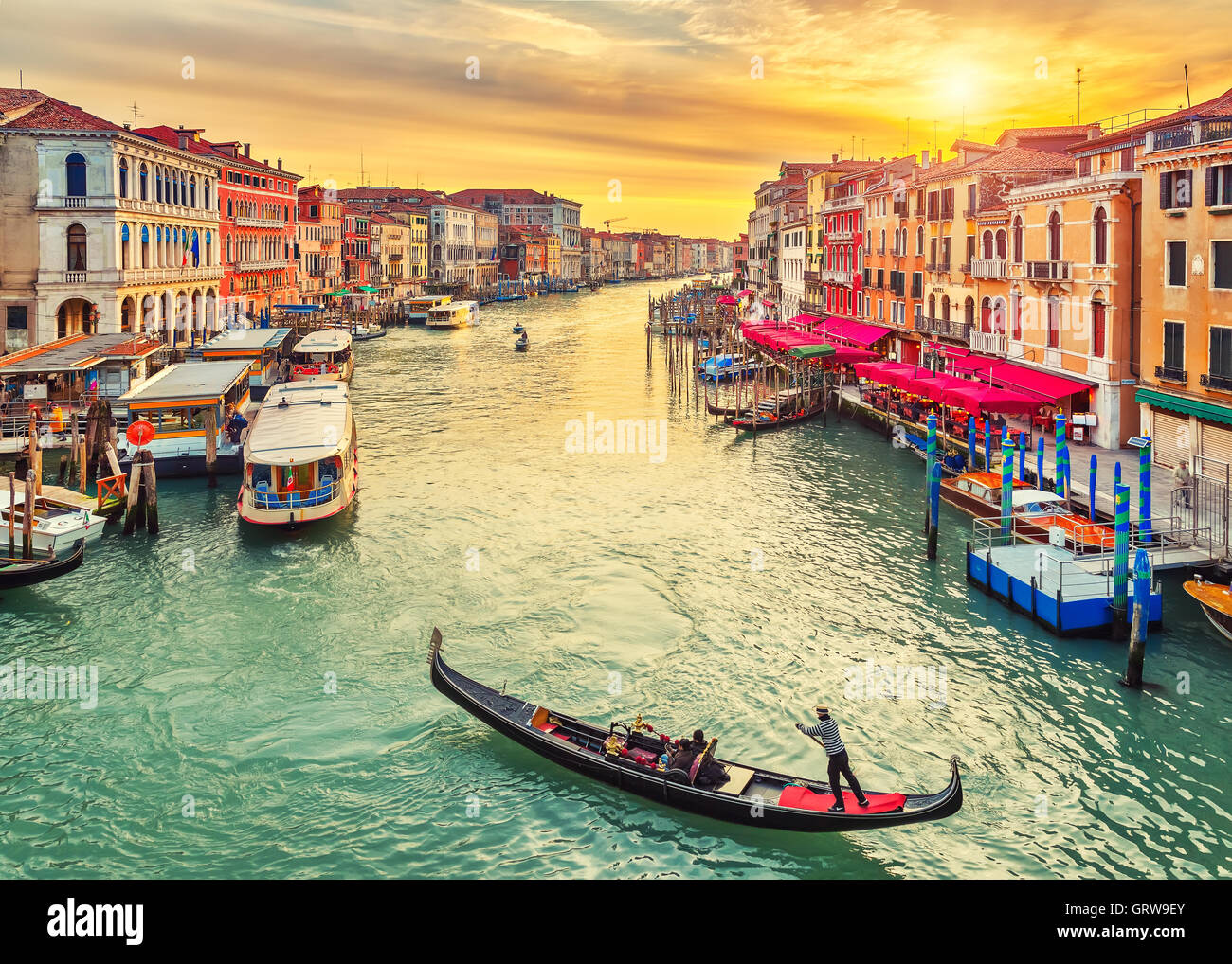 Rialto Bridge in Venice Stock Photo - Alamy