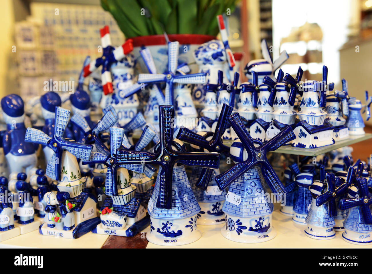 Delftware on display in a souvenir shop in Delft Stock Photo - Alamy