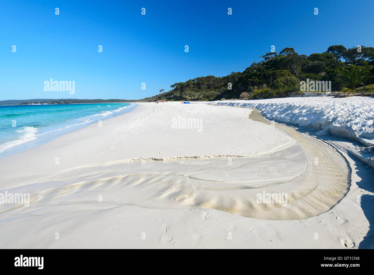 The famous white sands of Hyams Beach in picturesque Jervis Bay with