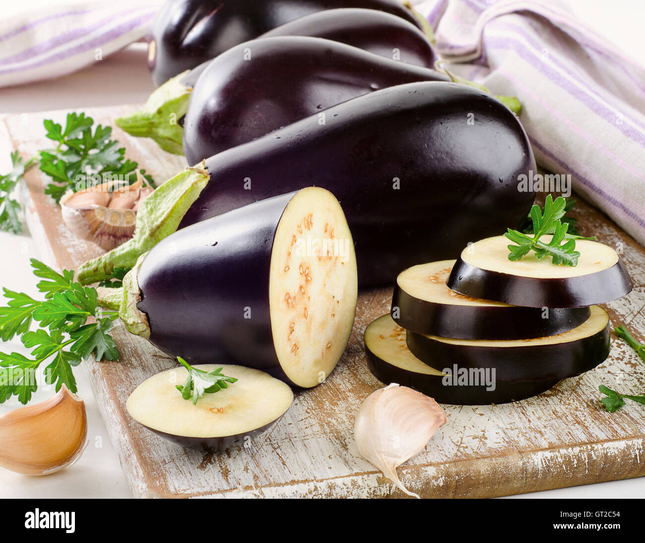 Баклажаны импортные. В баклажанах есть семечки. Баклажан багира f1. Семена баклажан. Баклажан срез.