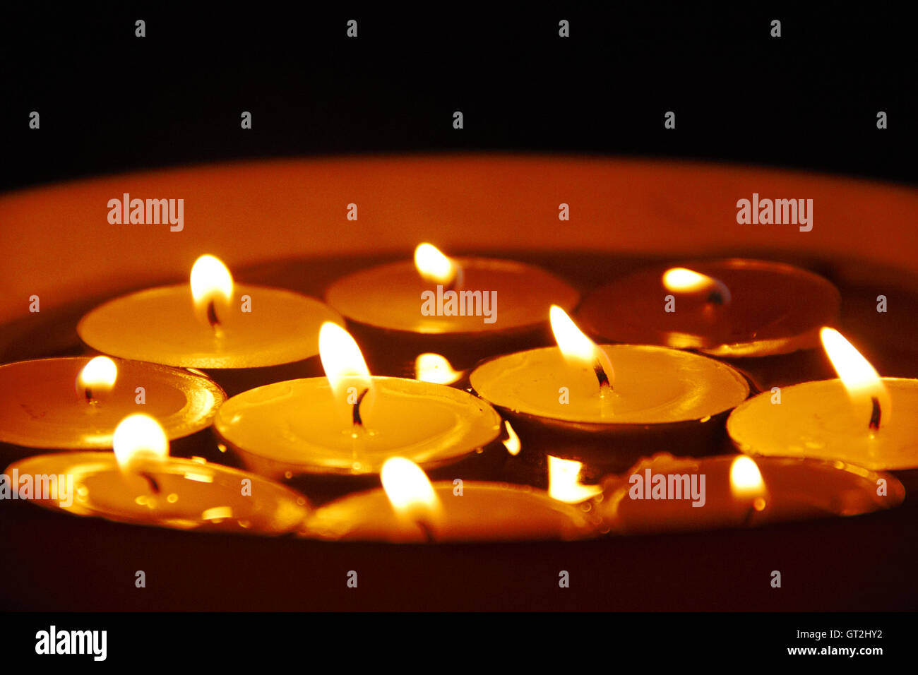 Candle floating in water bowl hires stock photography and images Alamy
