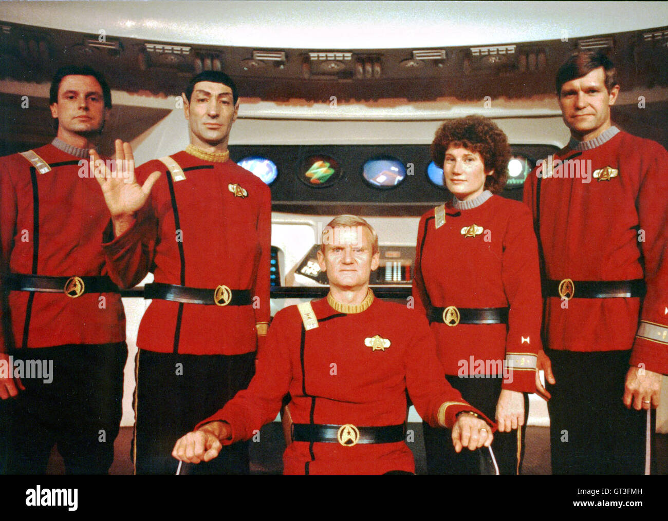 American astronauts from the STS-54 crew of the Space Shuttle Endeavour pose wearing costumes from the movie Star Trek II on the bridge crew of Planets Star Ship USS Enterprise at the Universal Studios California theme park June 24, 1992 in Los Angeles, California.  (L-R):  Greg Harbaugh, Mario 'Spock' Runco Jr., John Casper, Susan Helms and Don McMonagle. Stock Photo
