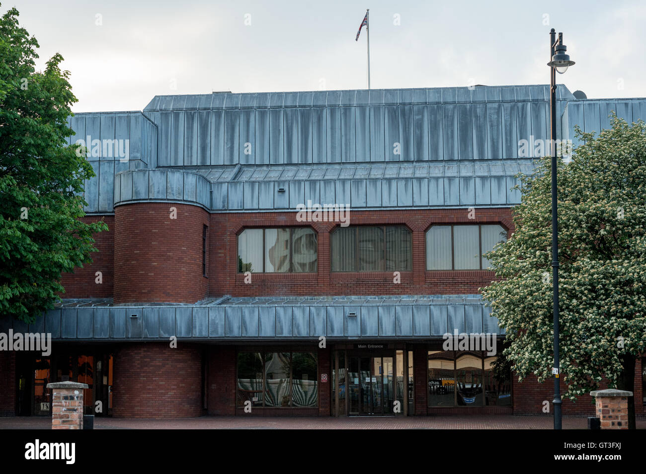 The front entrance of Stockport Magistrates Court Stock Photo Alamy