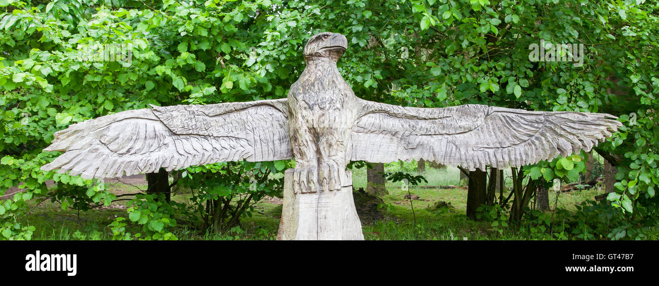 Wood craft of a eagle Stock Photo Alamy