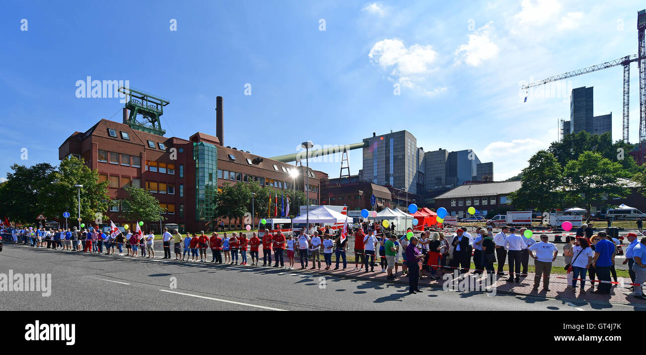 Philippsthal, Germany. 08th Sep, 2016. A human chain stands in front of the Hattorg plant from fertilizer company K S AG in Philippsthal, Germany, 08 September 2016. More than 12,000 K S employees, family members, employees from suppliers, and people from the region formed a 13-km human chain through the Hessian-Thuringianpotash district with the slogan 'Hand in hand for the potash industry in the Werra valley.' For many, fear of losing their jobs was the motivation for their participation. Photo: MARTIN SCHUTT/dpa/Alamy Live News Stock Photo