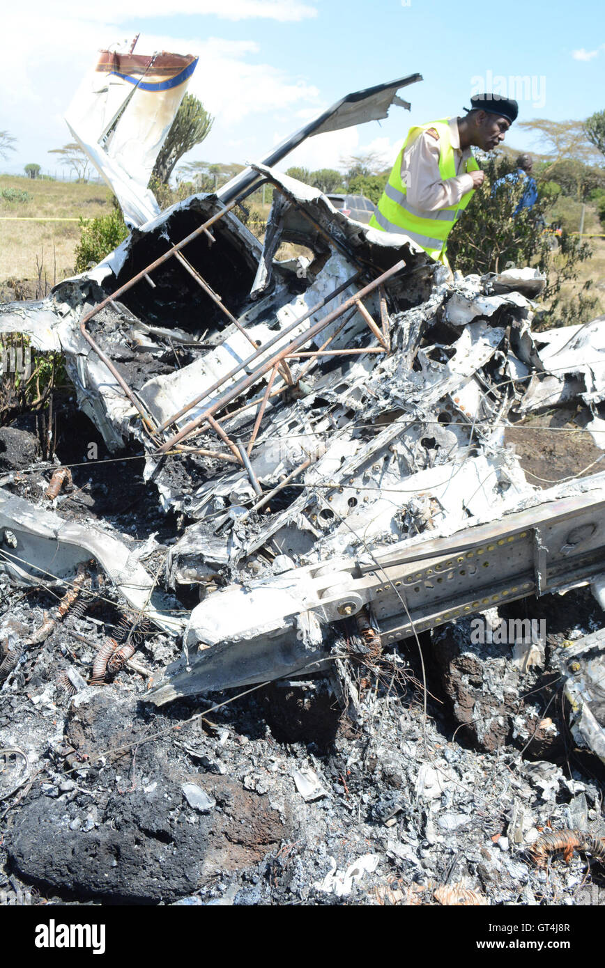 Naivasha, Kenya. 8th Sep, 2016. An emergency service member works at an airplane crashing site in Naivasha, Kenya, Sept. 8, 2016. A Polish tourist died and her four British counterparts were seriously injured on Thursday after a six-sitter plane they were flying in crash-landed in Naivasha, about 90 kms northwest of capital city Nairobi. Credit:  Robert Manyara/Xinhua/Alamy Live News Stock Photo
