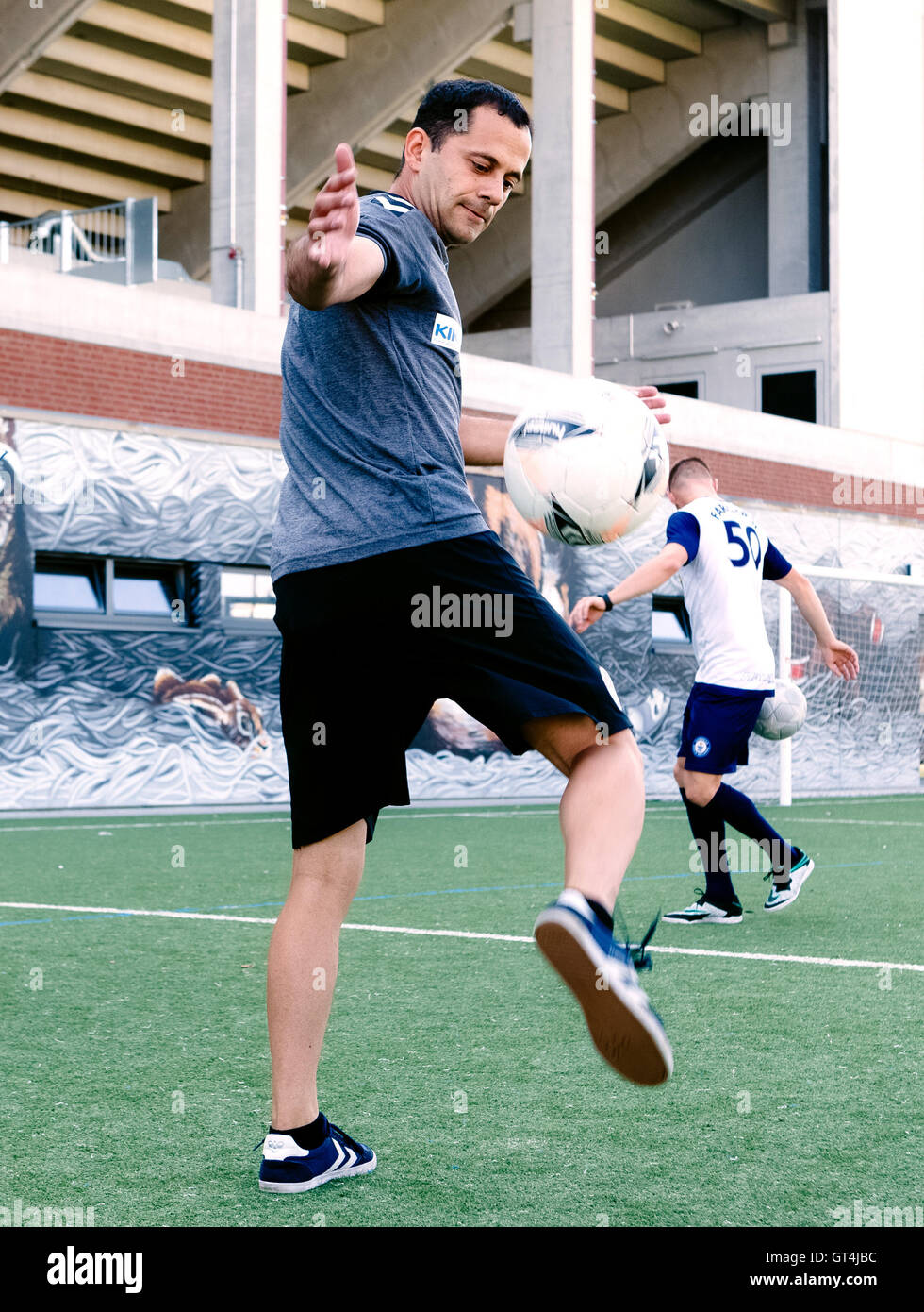 Hamburg, Germany. 08th Sep, 2016. Soccer artist Sinan Ozturk (L) and
