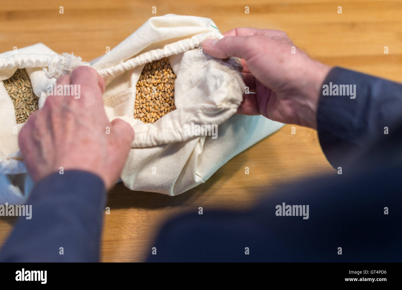 Hanover, Germany. 1st Sep, 2016. A man holding a bag of corn at the store 'Edel Unverpackt' (lit. 'Noble Unpacked') in Hanover, Germany, 1 September 2016. The store offers food and household goods without packaging. PHOTO: SEBASTIAN GOLLNOW/dpa/Alamy Live News Stock Photo