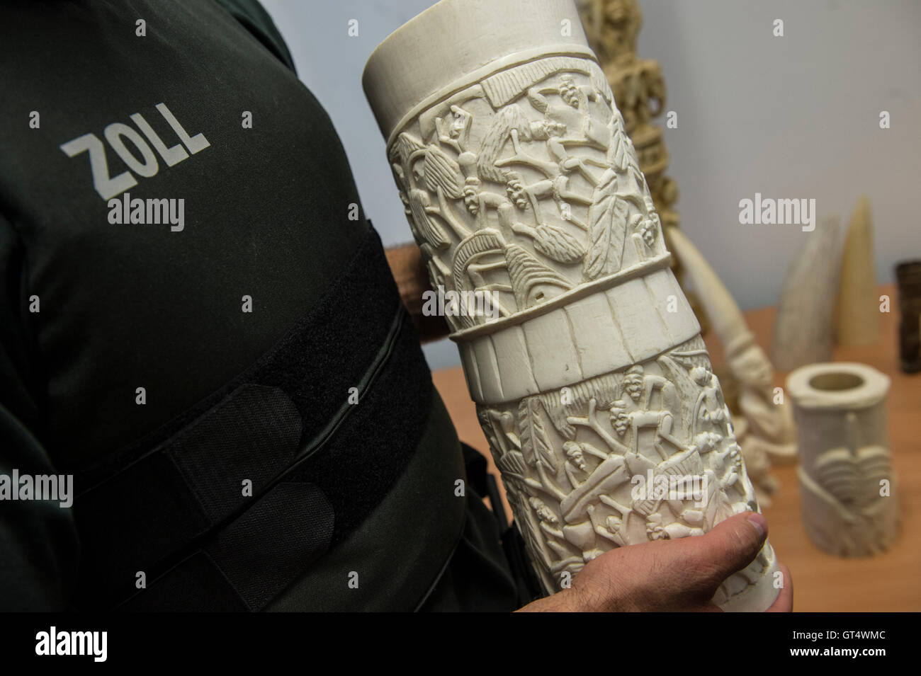 Berlin, Germany. 9th Sep, 2016. A customs officer holding a secured object made of ivory during a press conference of the Office for Customs Investigation Berlin-Brandenburg in Berlin, Germany, 9 September 2016. The customs investigators secured more than a ton of partially raw ivory during different operations. The secured objects sum up to the biggest amount of ivory ever secured in Germany. PHOTO: PAUL ZINKEN/dpa/Alamy Live News Stock Photo