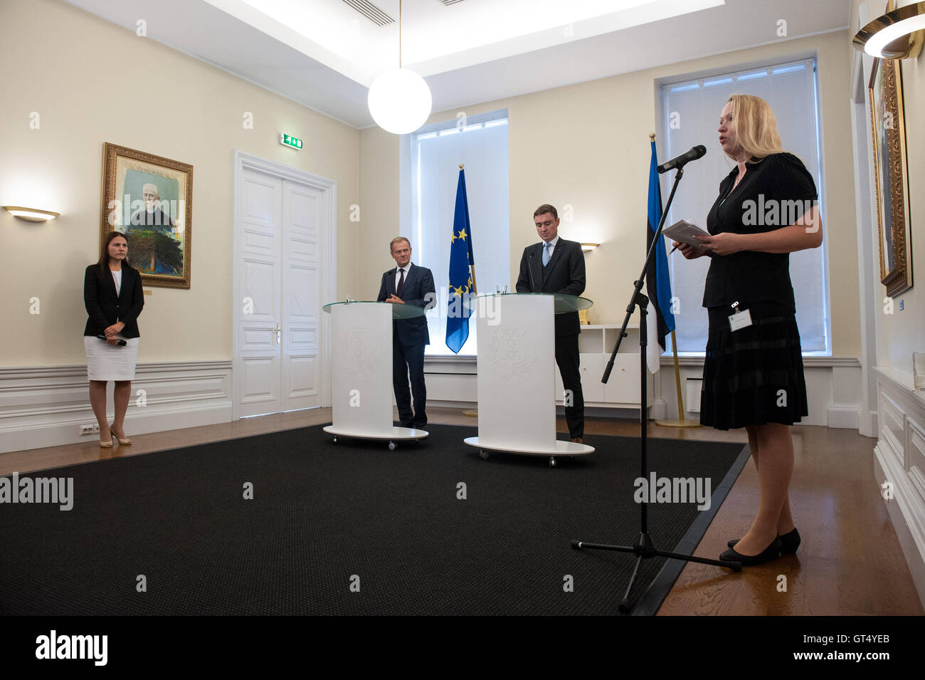 Tallinn, Estonia, 9th September 2016. Estonian Prime Minister Taavi Roivas (R) and President of the European Council Donald Tusk (L) adresses the media after their meeting at Steenbok House. The main topics of their meeting will be the future of the European Union after the Brexit   as well as the Estonian politic situation regarding the Presidential election.  Estonia will host the the Presidency of the Council of the European Union in the second half of 2017, this for the first time. Credit:  Nicolas Bouvy/Alamy Live News Stock Photo