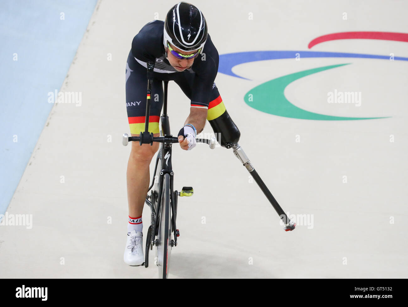 Rio de Janeiro, Brazil. 9th September, 2016.  Cyclist Erich Winkler of Germany competes in the Cycling Track - Men's C1 3000M Individual Pursuit Qualification of the Rio 2016 Paralympic Games, Rio de Janeiro, Brazil, 09 September 2016. Winkler's prothesis departed from the pedal. He was allowed by the jury to repeat his heat and qualified than for bronze medal race. Credit:  dpa picture alliance/Alamy Live News Stock Photo