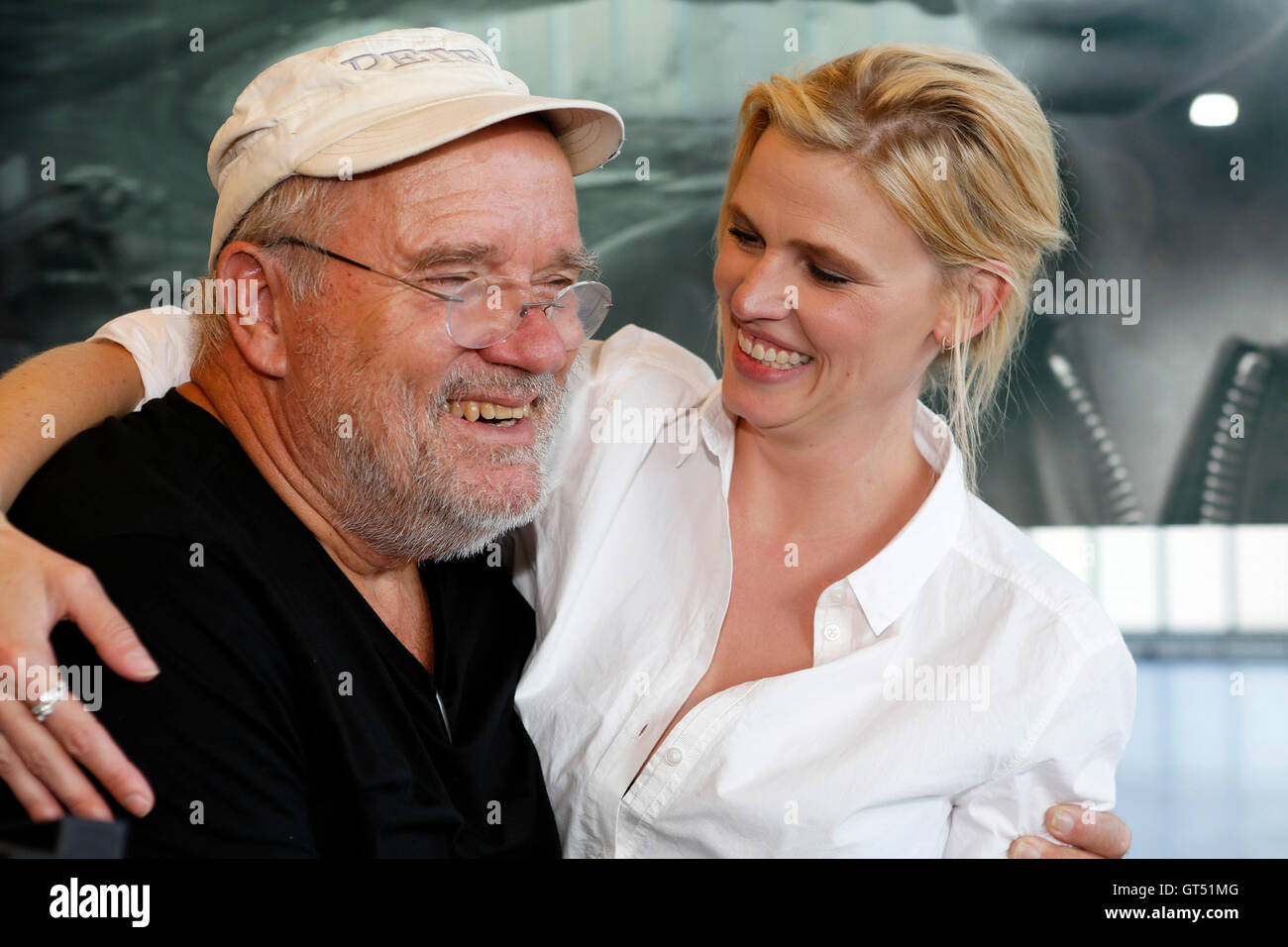 Rotterdam, Netherlands. 09th Sep, 2016. Photographer Peter Lindbergh and supermodel Lara Stone embrace at the opening of the 'Peter Lindbergh: A Different Vision of Fashion Photography' at the Kunsthal Rotterdam. The exhibition runs from 10 September 2016 to 12 February 2017. Credit:  Stuart Forster/Alamy Live News Stock Photo