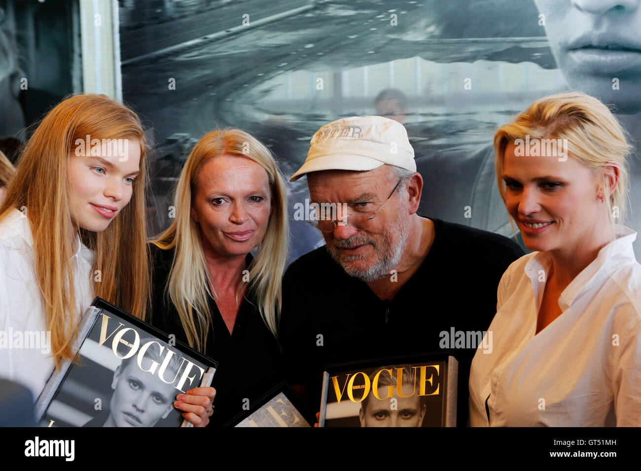 Rotterdam, Netherlands. 09th Sep, 2016. Emerging Dutch model Elisa Hupkes, editor Karin Swerink, Peter Lindbergh and supermodel Lara Stone at the launch of the Vogue Lara Stone collectors edition. The edition is published to coincide with the opening of Peter Lindbergh: A Different Vision of Fashion Photography' at the Kunsthal Rotterdam. The exhibition runs from 10 September 2016 to 12 February 2017. Credit:  Stuart Forster/Alamy Live News Stock Photo