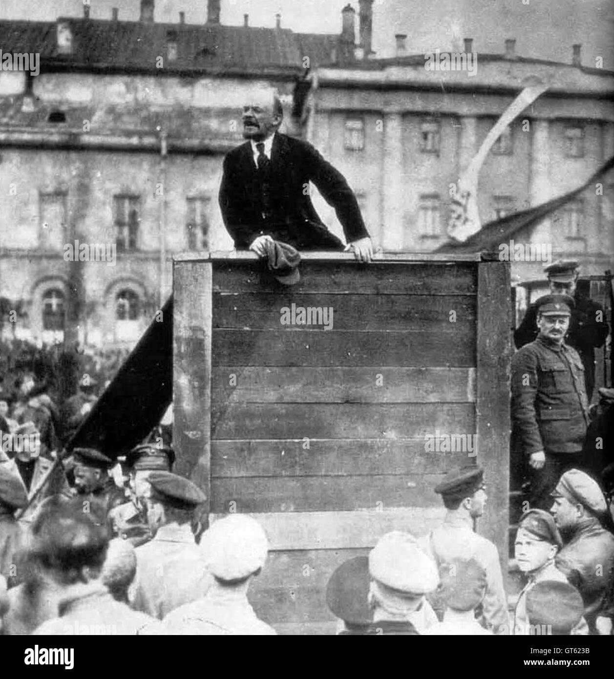 Lenin addressing a crowd in Sverdlov Square, Moscow Stock Photo
