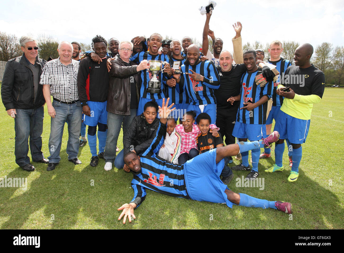 Lapton celebrate victory - Clapton Rangers (yellow) vs Lapton - Hackney ...