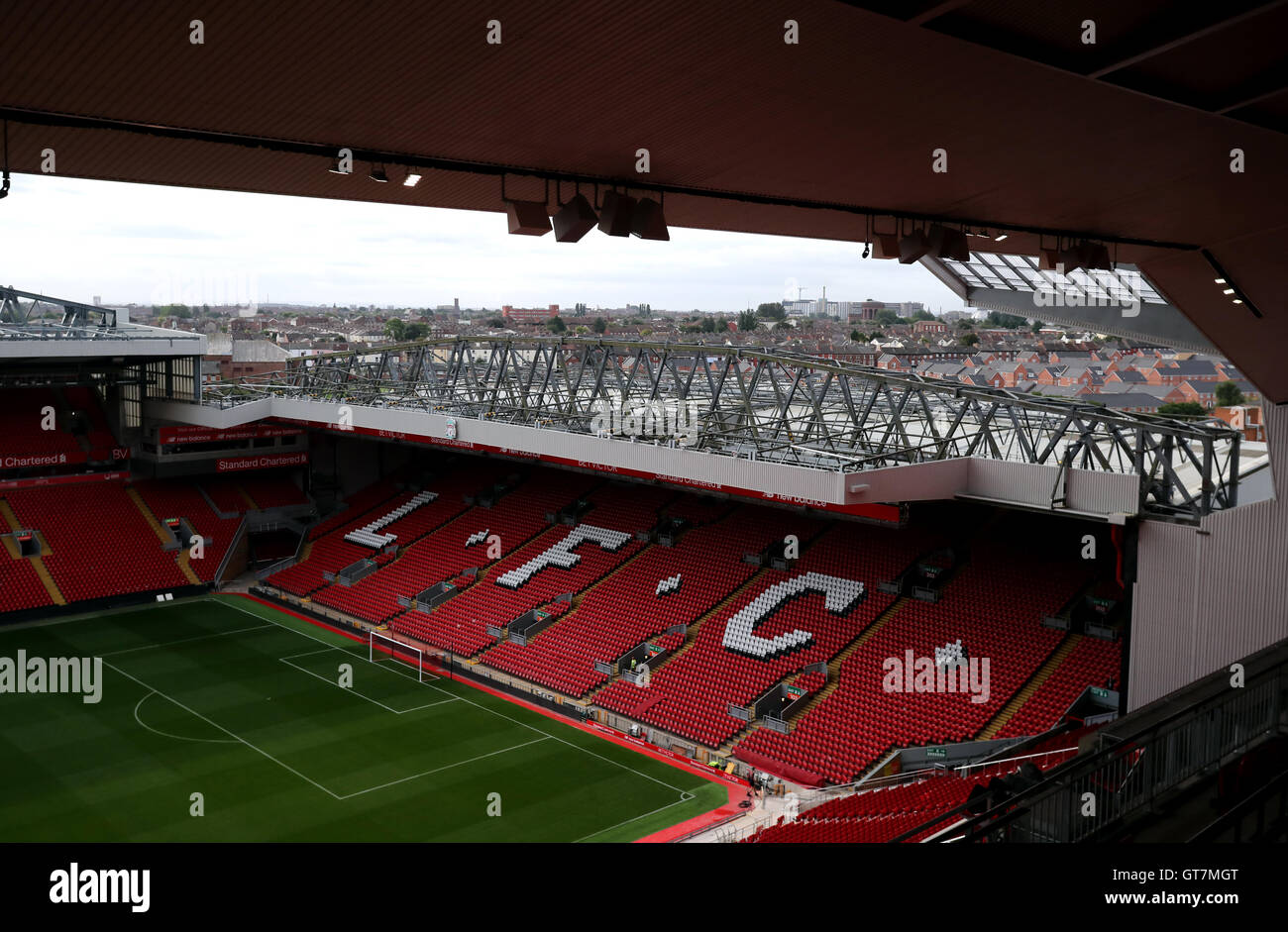 beest gebaar Edele A general view of the Kop End at Anfield following the opening of the new  Main Stand, Liverpool Stock Photo - Alamy