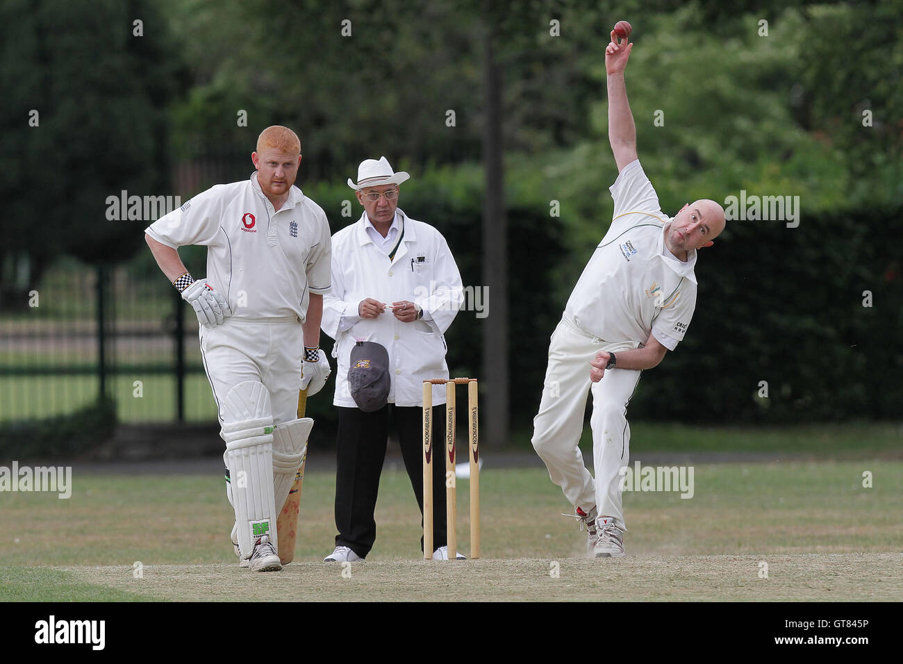 C O'Neill in bowling action for Hornchurch Athletic - Goodmayes ...