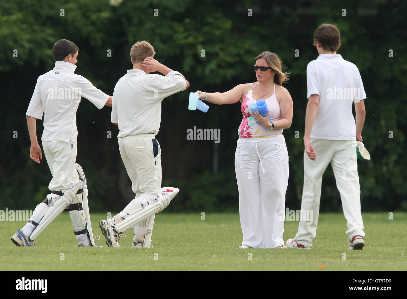 Drinks are served - Havering-Atte-Bower CC 3rd XI vs Galleywood CC 2nd XI - Mid-Essex Cricket League - 05/06/10 Stock Photo