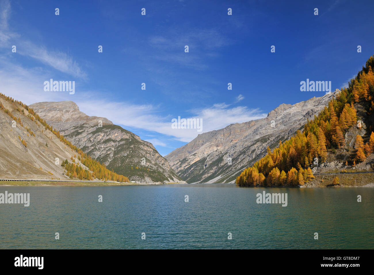 Lago di Livigno in Autumn, Livigno, Province of Sondrio, Lombary, Italy Stock Photo