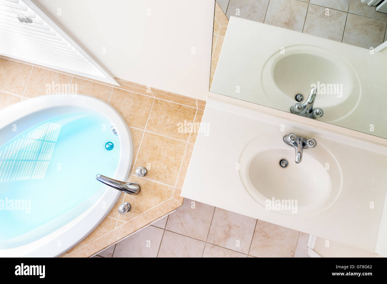 Bathroom with sunken bathtub hires stock photography and images Alamy