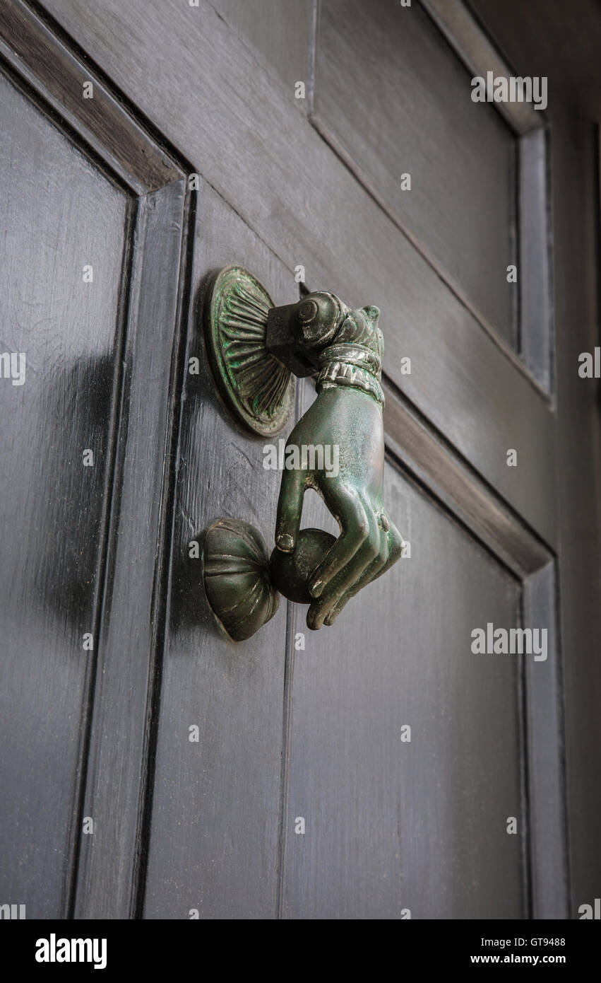 Close up Victorian brass front door knocker hardware ladies hand on a black front  door, door knockers, historic Charleston, South Carolina, USA, US PT Stock  Photo - Alamy