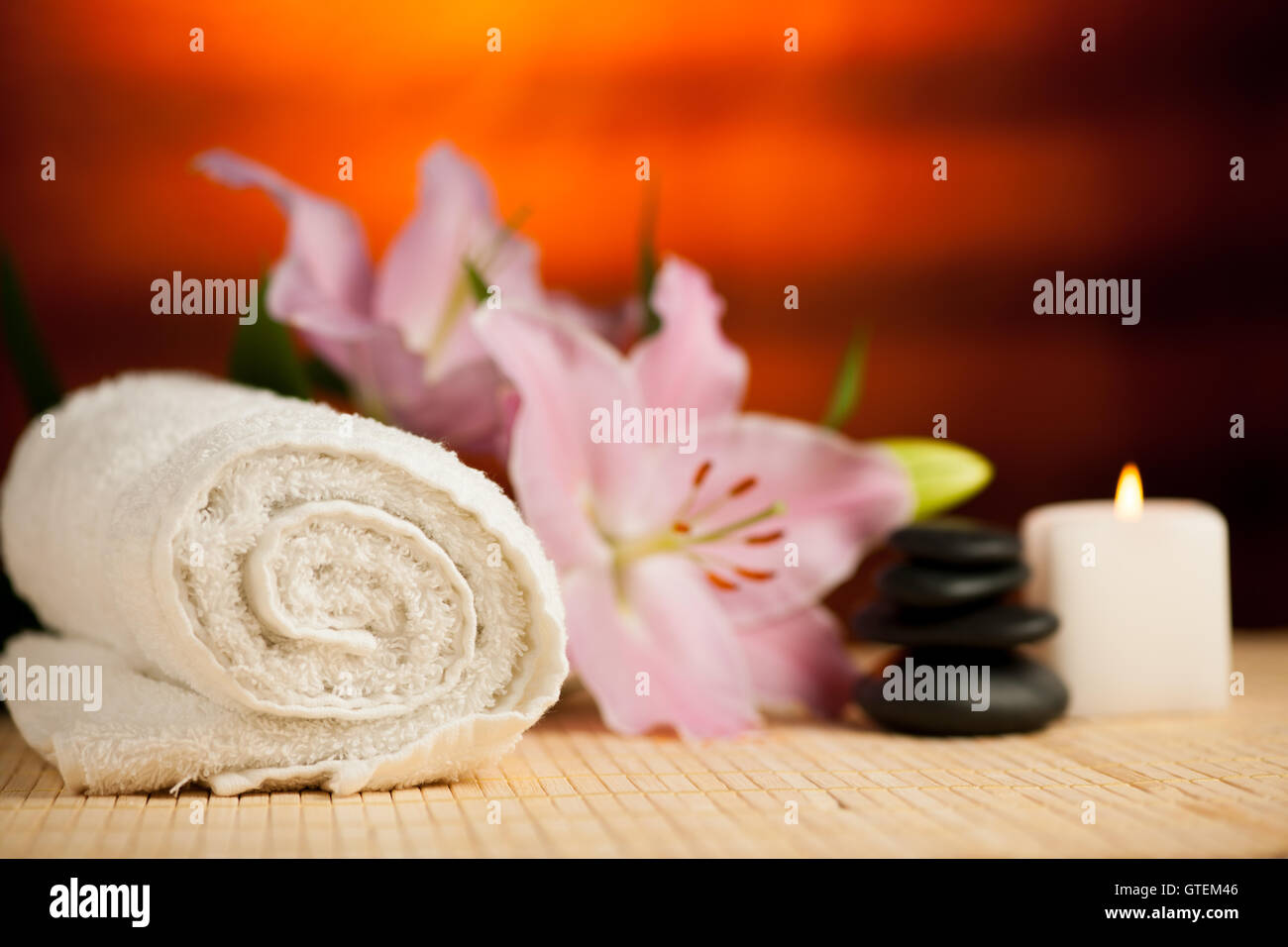 White lily spa hi-res stock photography and images - Alamy