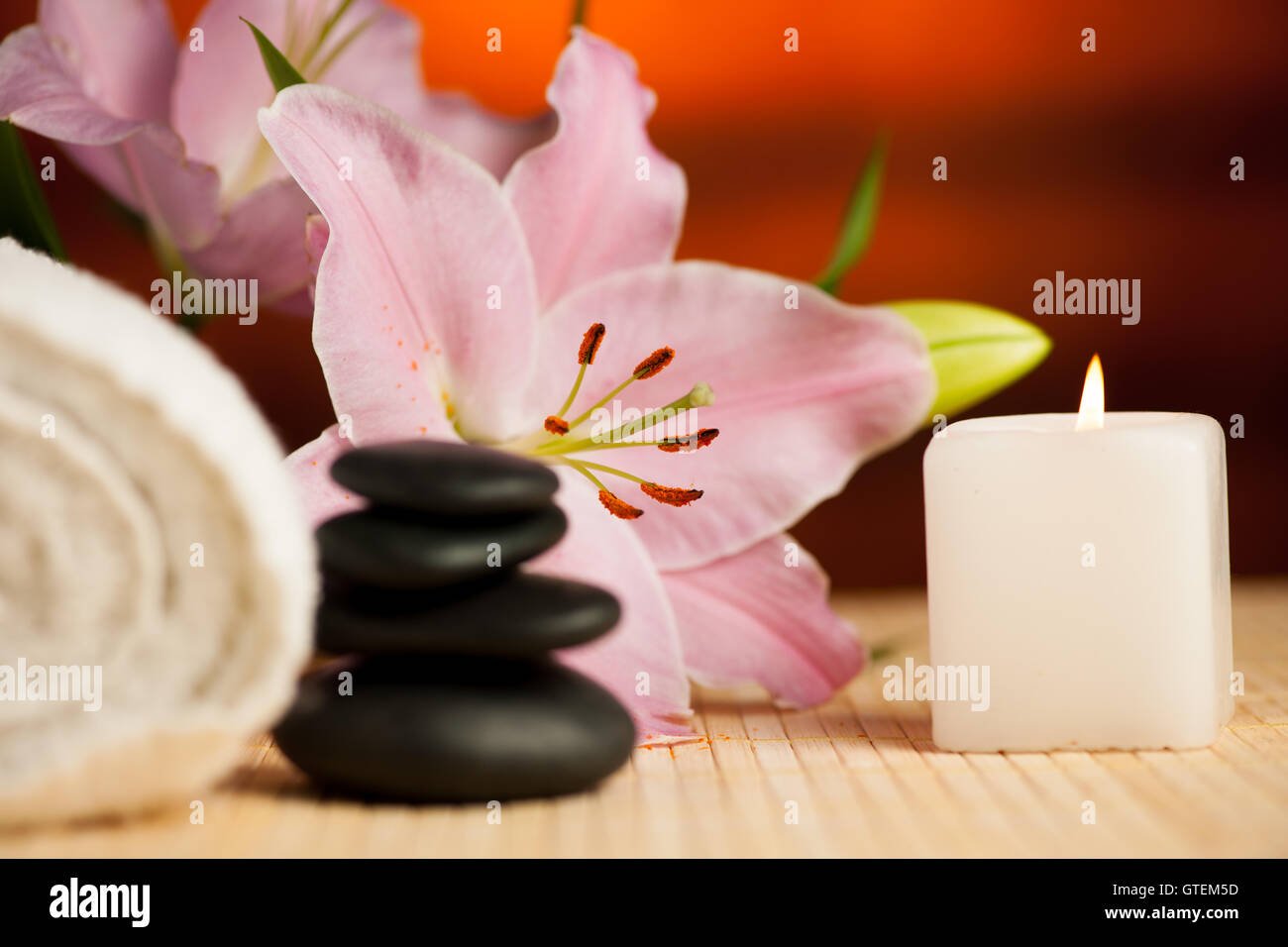 White lily spa hi-res stock photography and images - Alamy