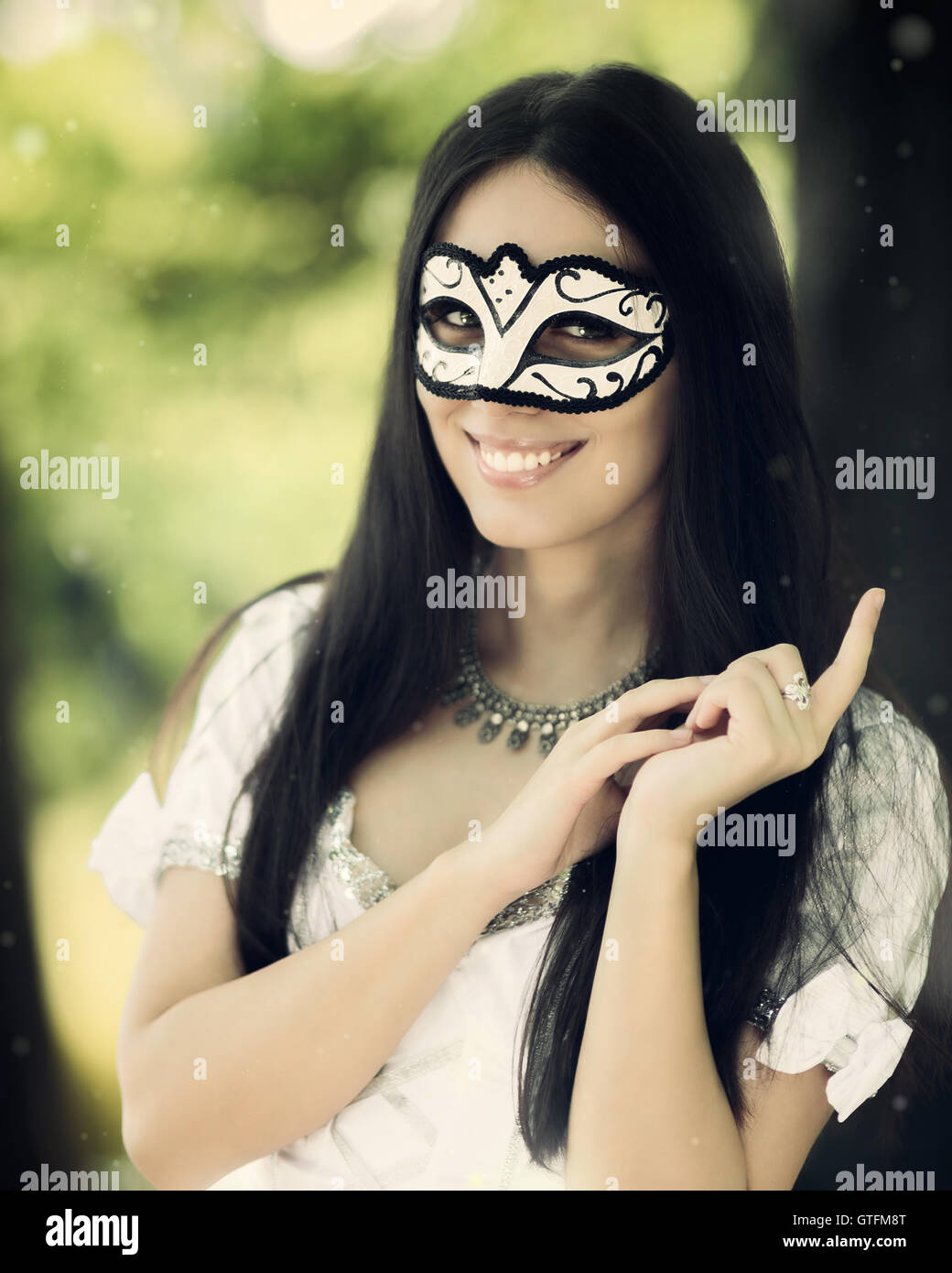 Half mask carnival hi-res stock photography and images - Alamy