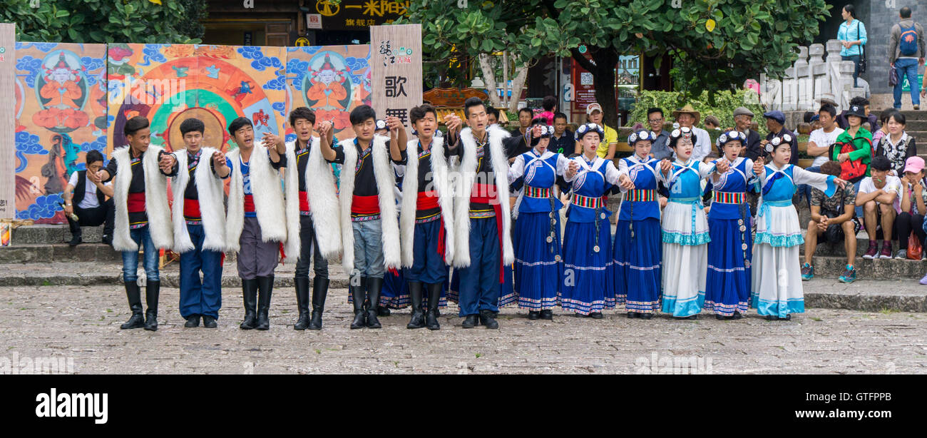 Chinese men traditional dress hi-res stock photography and images - Alamy