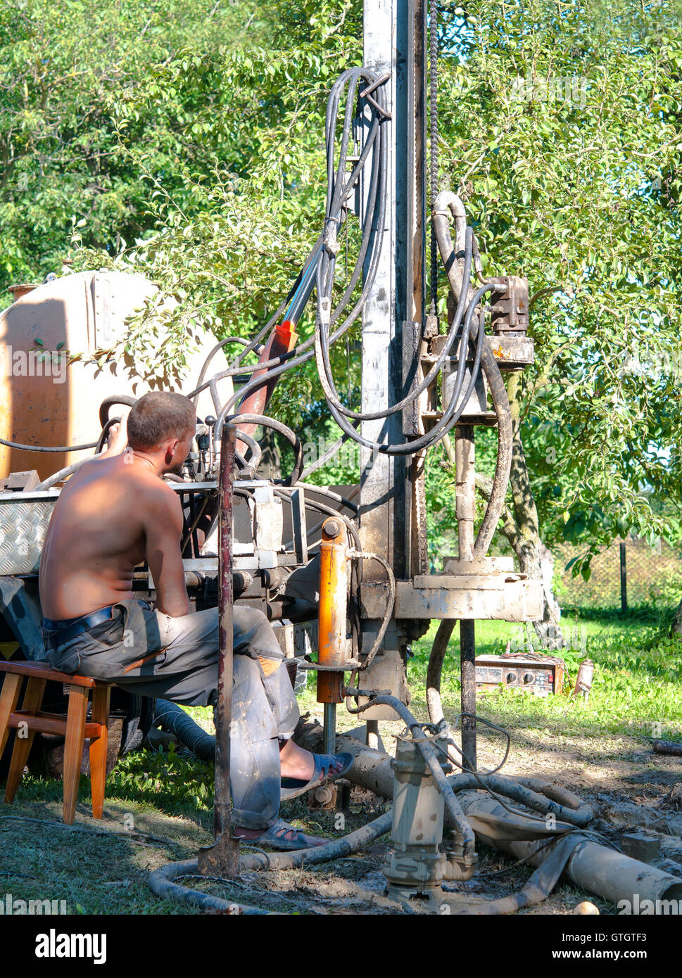 Water well drilling rig hires stock photography and images Alamy