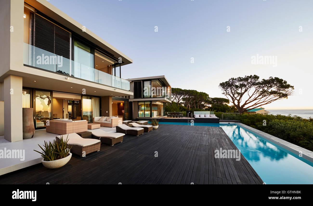 Modern luxury home showcase deck and swimming pool Stock Photo - Alamy